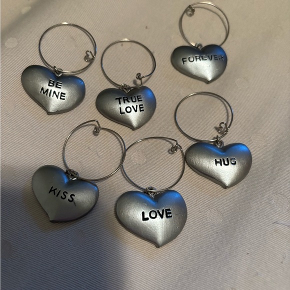 2 Wine Bottle Stoppers & 1 Set of Bottle Neck Charms - Picture 3 of 3